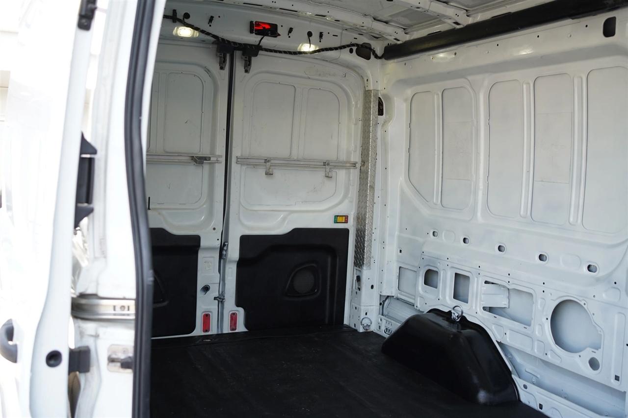 Ford Transit 250 Van Med. Roof w/Sliding Pass. 148-in. WB 2017