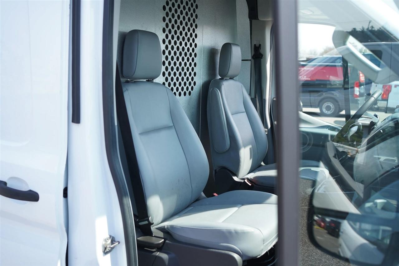 Ford Transit 250 Van Med. Roof w/Sliding Pass. 148-in. WB 2017