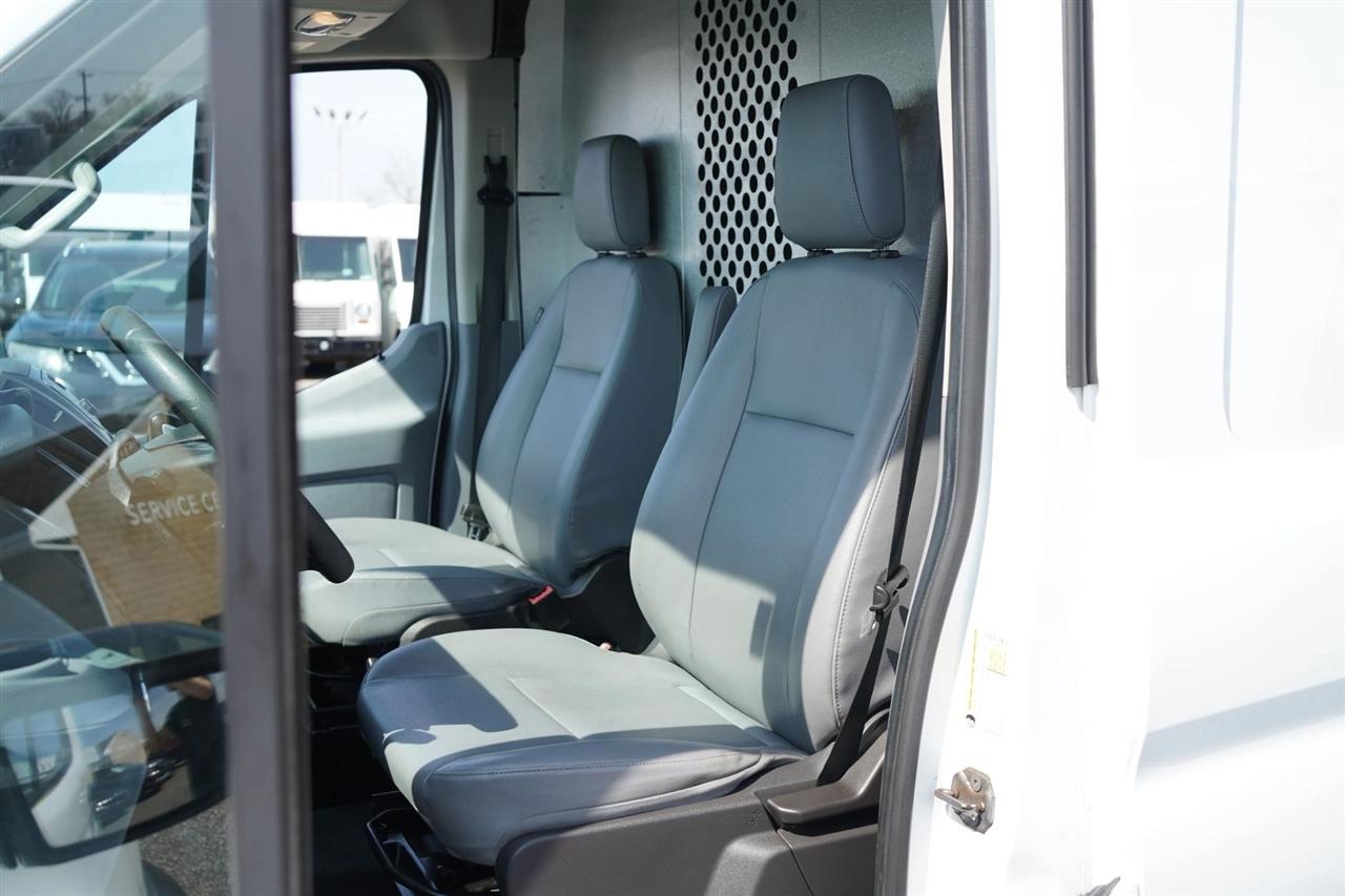 Ford Transit 250 Van Med. Roof w/Sliding Pass. 148-in. WB 2017