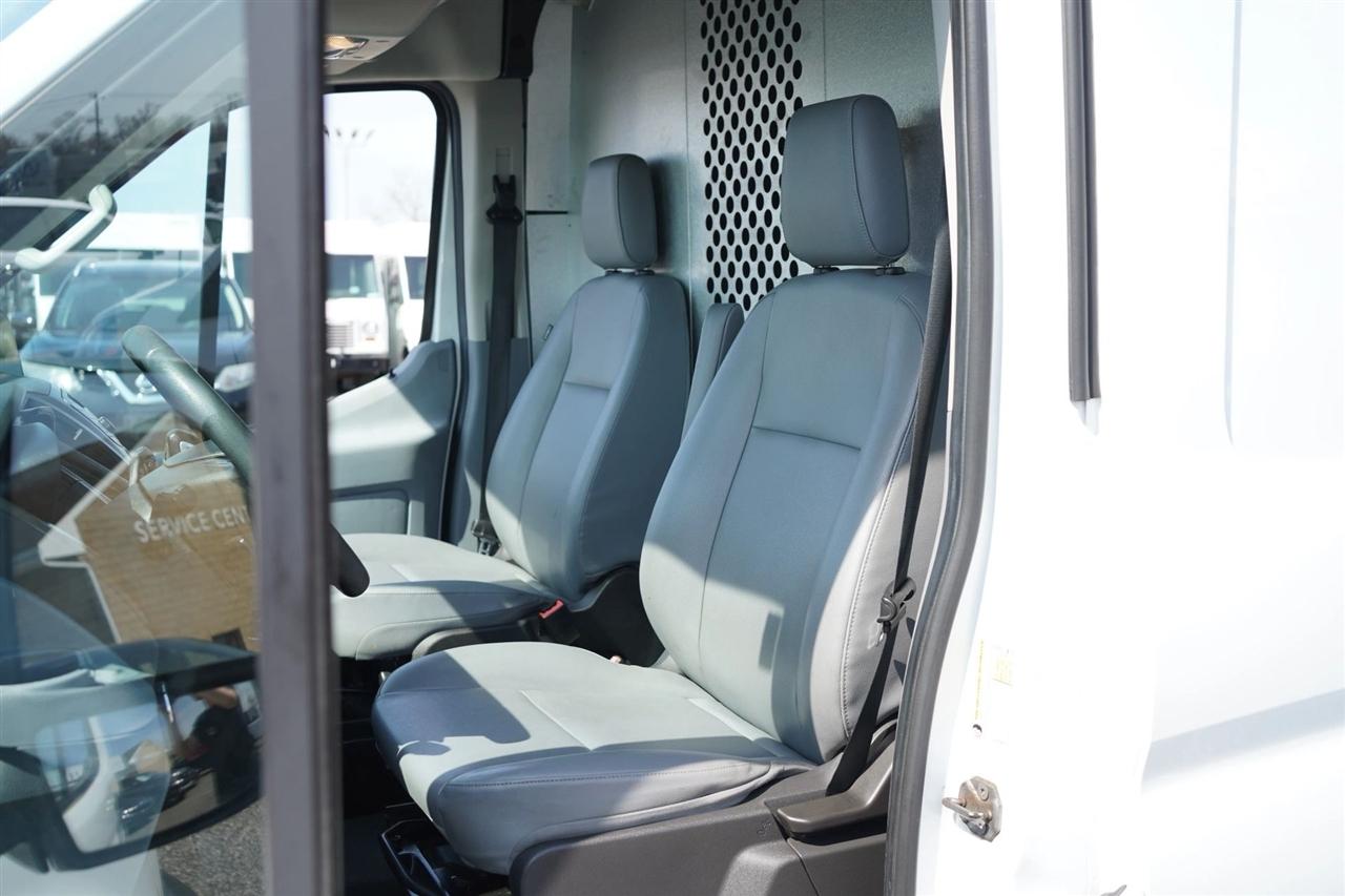 Ford Transit 250 Van Med. Roof w/Sliding Pass. 148-in. WB 2017