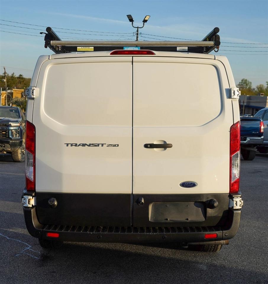Ford Transit 250 Van Low Roof w/Sliding Pass. 130-in. WB 2020