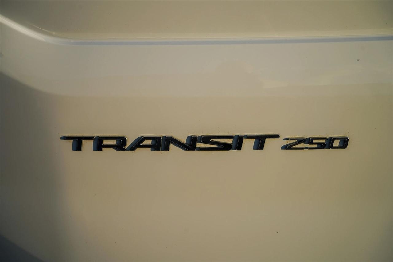 Ford Transit 250 Van Low Roof w/Sliding Pass. 130-in. WB 2020