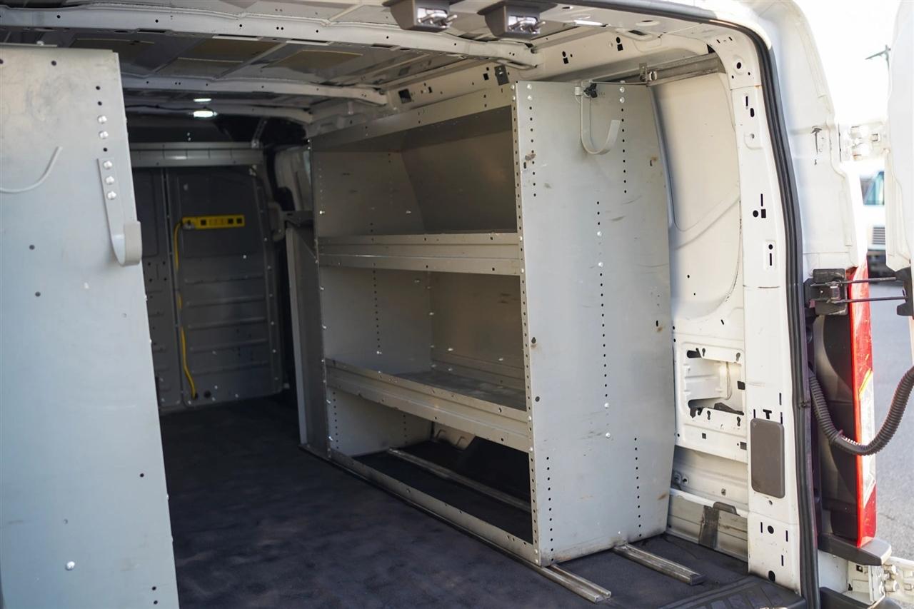 Ford Transit 250 Van Low Roof w/Sliding Pass. 130-in. WB 2020