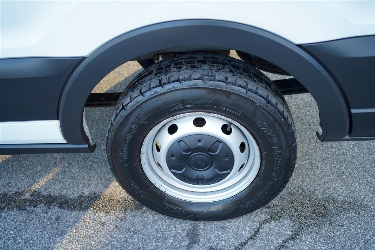 Ford Transit 250 Van Low Roof w/Sliding Pass. 130-in. WB 2020