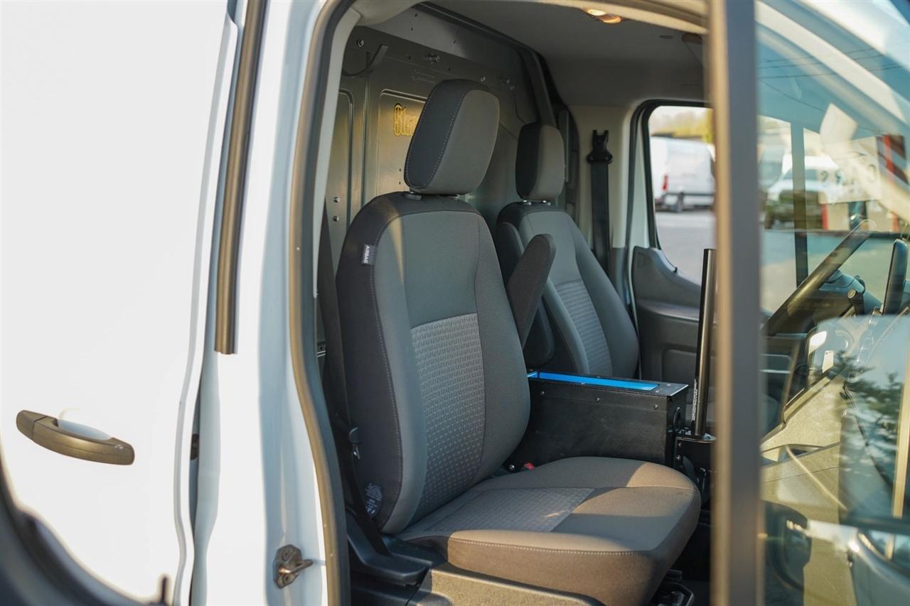 Ford Transit 250 Van Low Roof w/Sliding Pass. 130-in. WB 2020