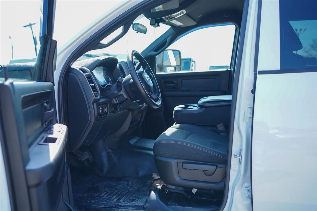 RAM 3500 Tradesman Crew Cab 4WD DRW 2024