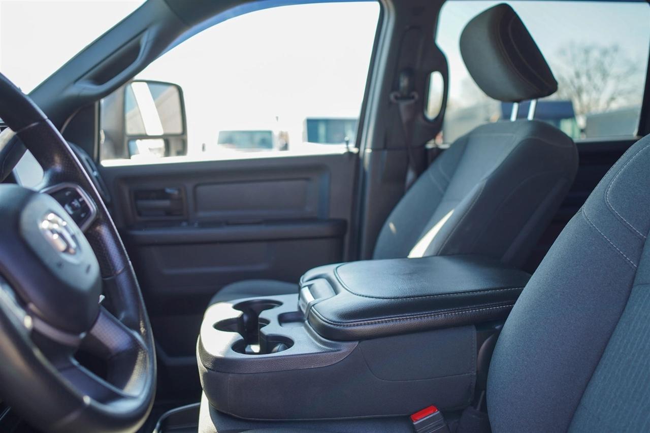 RAM 3500 Tradesman Crew Cab 4WD DRW 2024