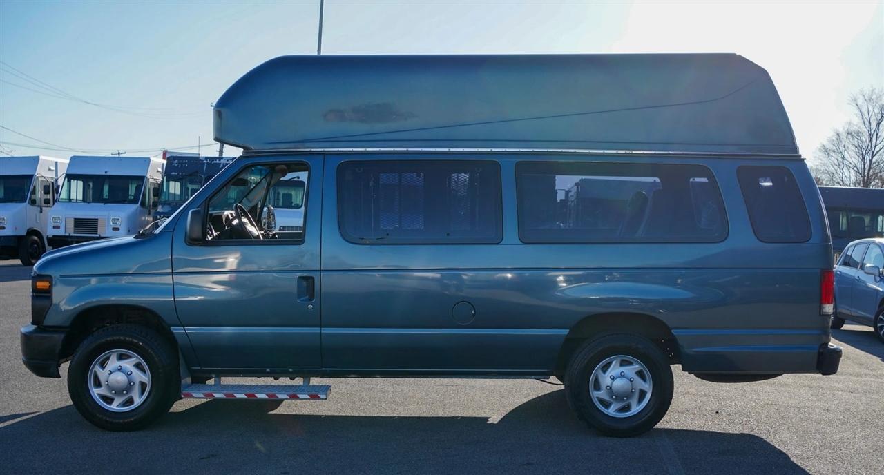 Ford Econoline E-350 Super Duty Extended 2014