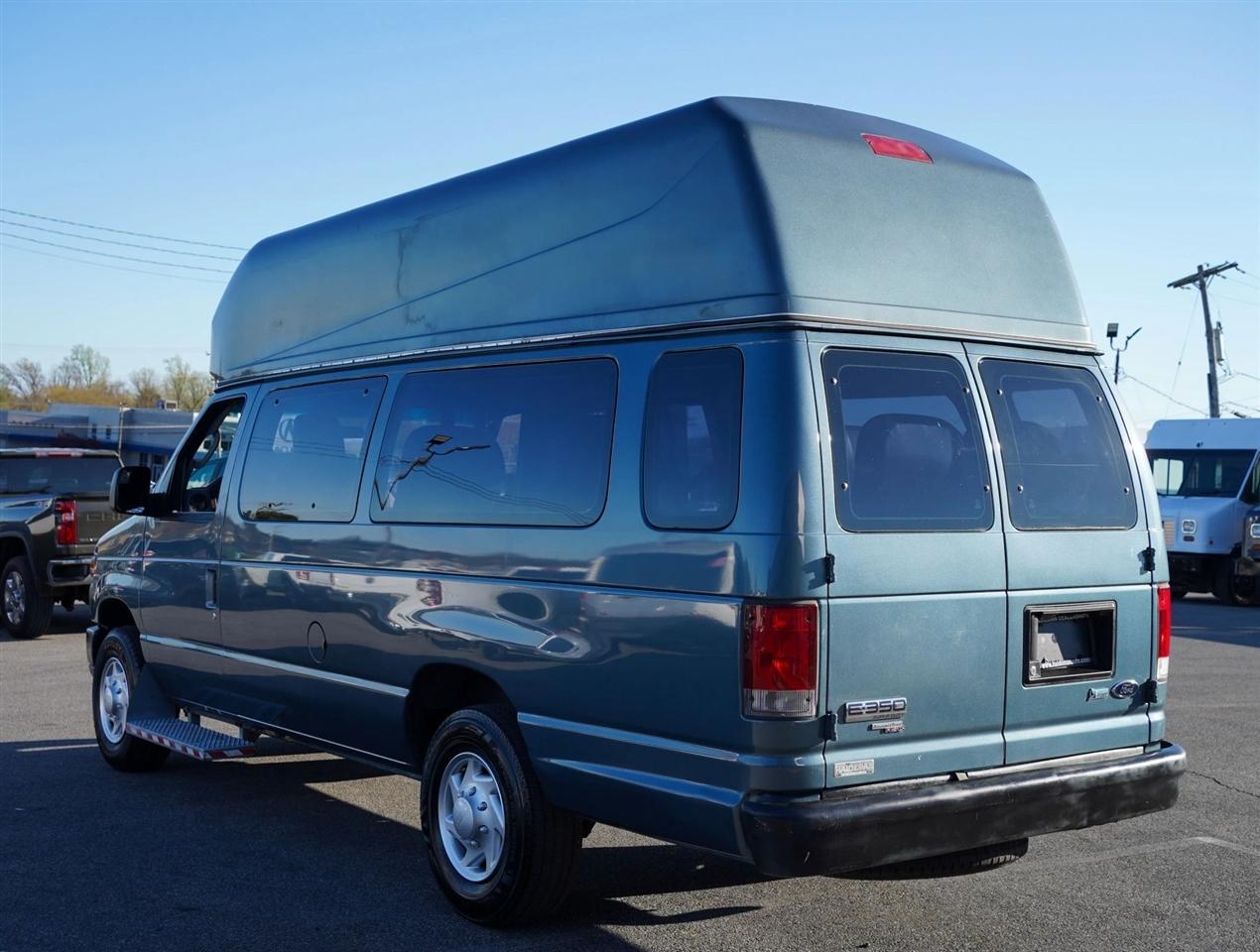 Ford Econoline E-350 Super Duty Extended 2014