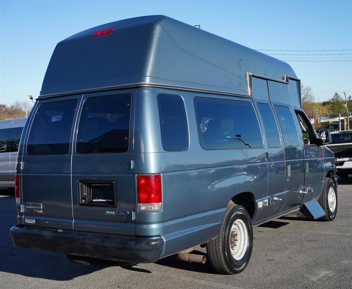 Ford Econoline E-350 Super Duty Extended 2014