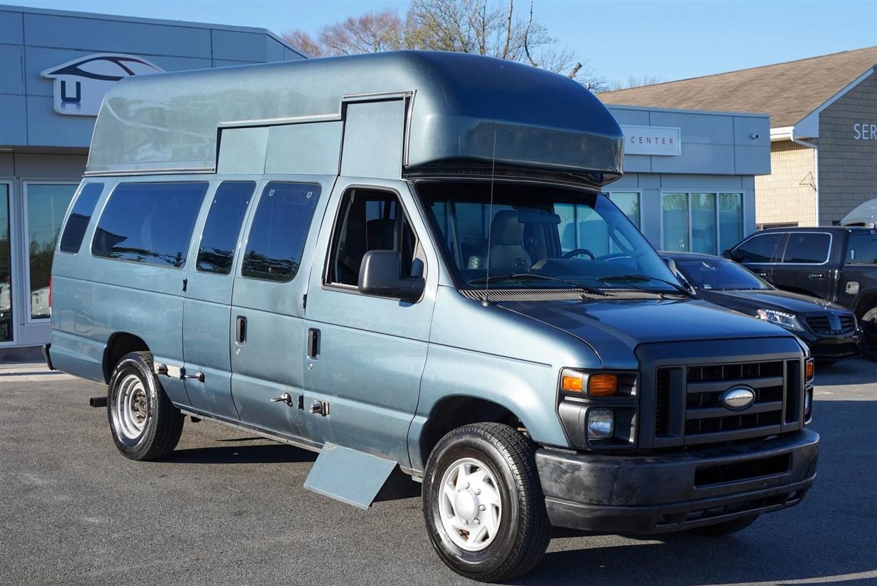 Ford Econoline E-350 Super Duty Extended 2014