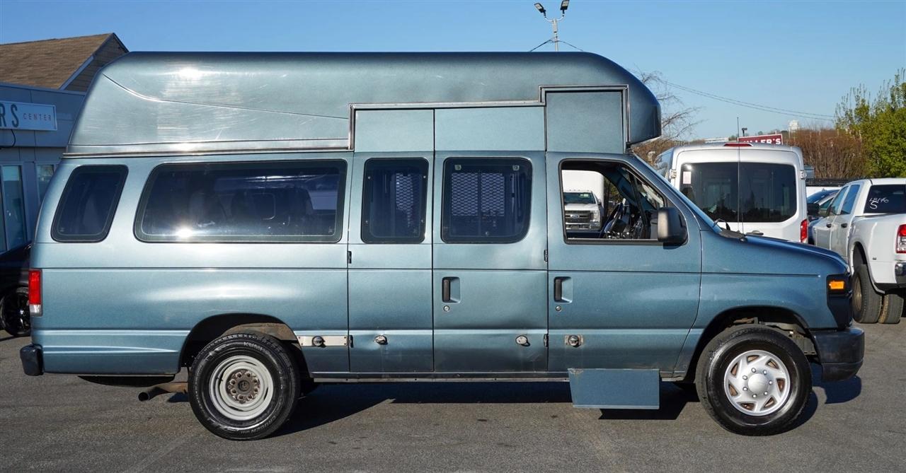 Ford Econoline E-350 Super Duty Extended 2014