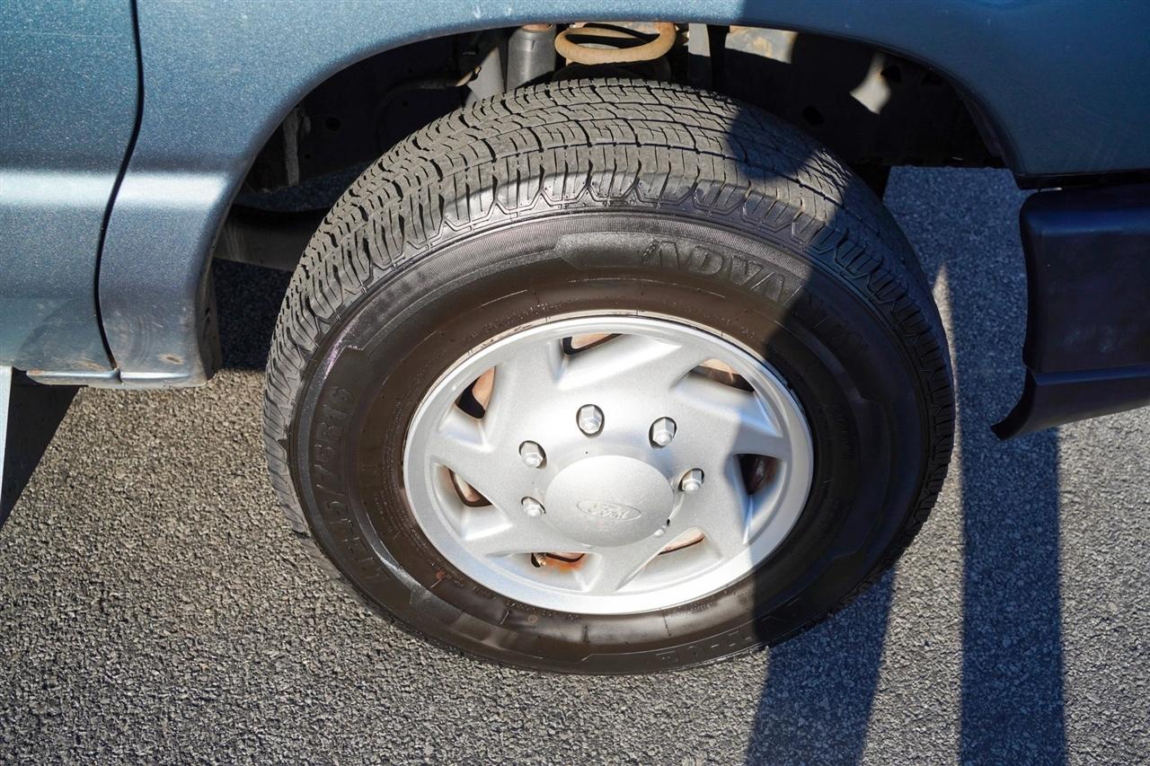 Ford Econoline E-350 Super Duty Extended 2014