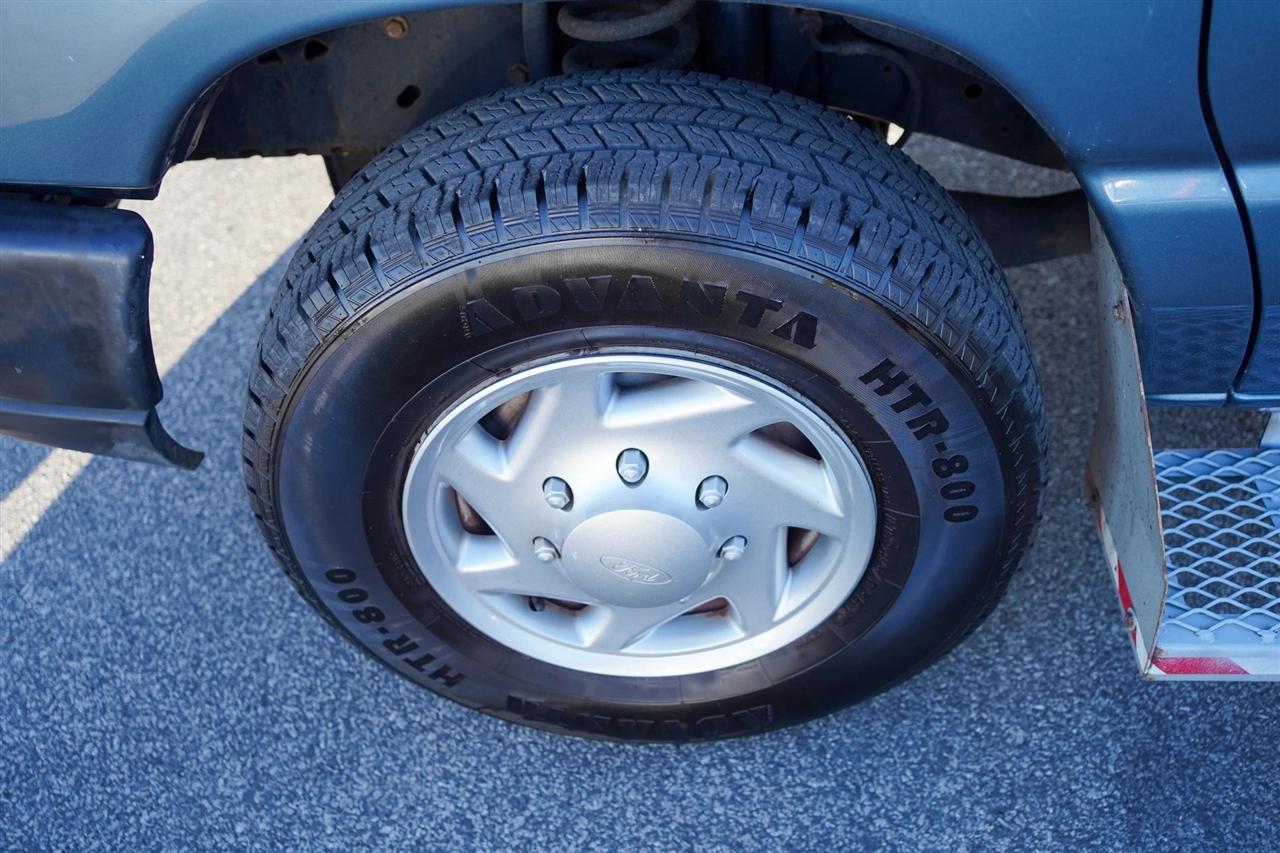 Ford Econoline E-350 Super Duty Extended 2014