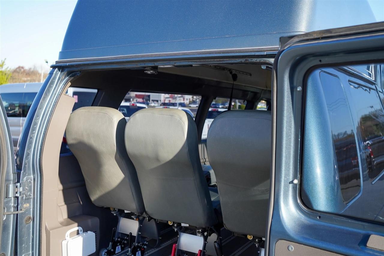 Ford Econoline E-350 Super Duty Extended 2014