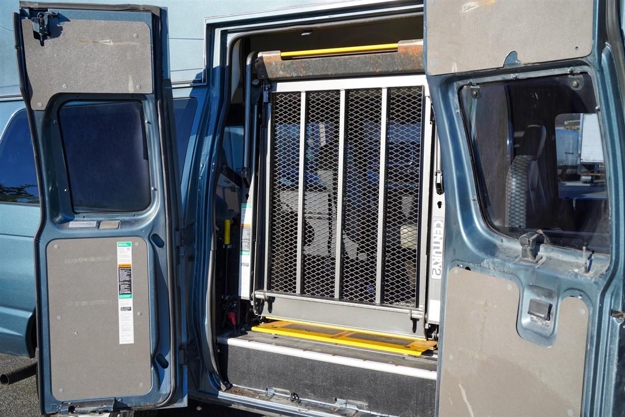 Ford Econoline E-350 Super Duty Extended 2014