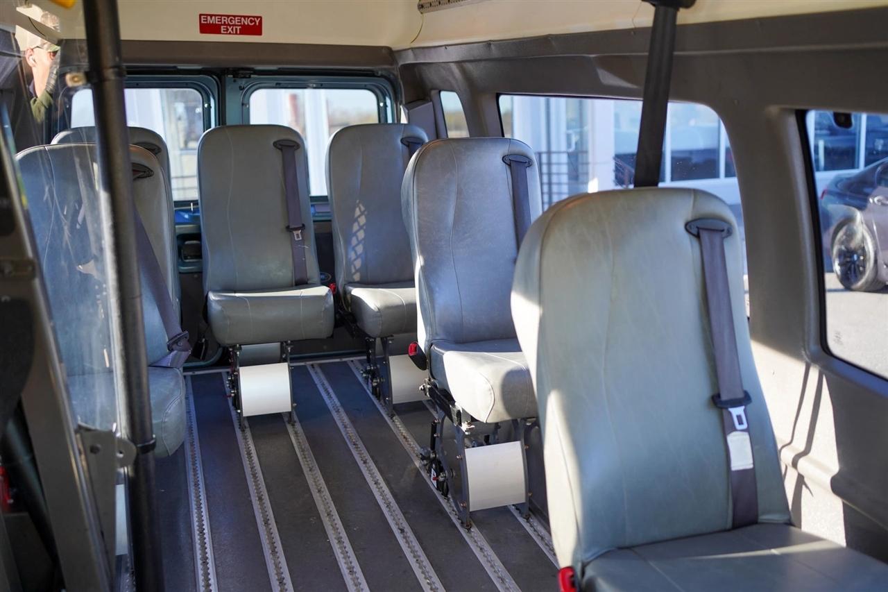 Ford Econoline E-350 Super Duty Extended 2014