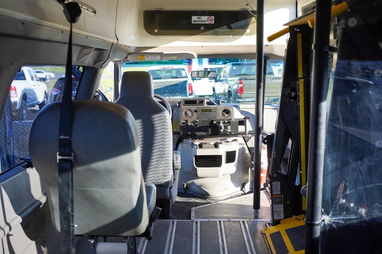 Ford Econoline E-350 Super Duty Extended 2014