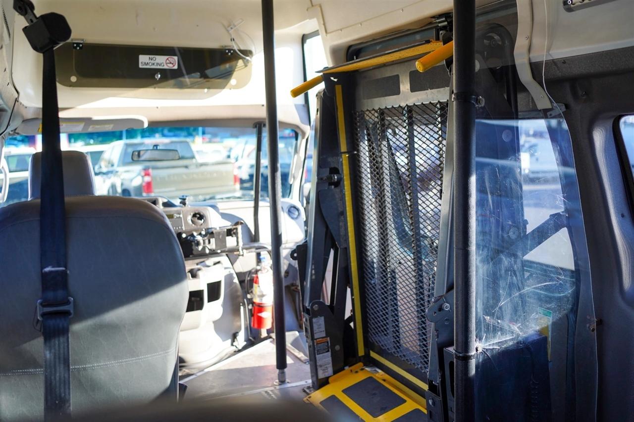 Ford Econoline E-350 Super Duty Extended 2014