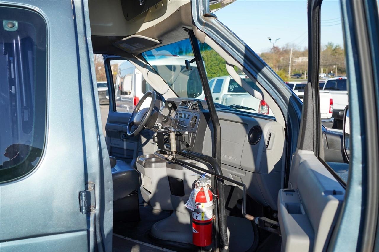 Ford Econoline E-350 Super Duty Extended 2014