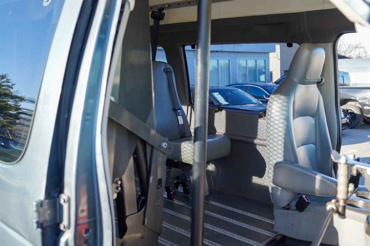 Ford Econoline E-350 Super Duty Extended 2014