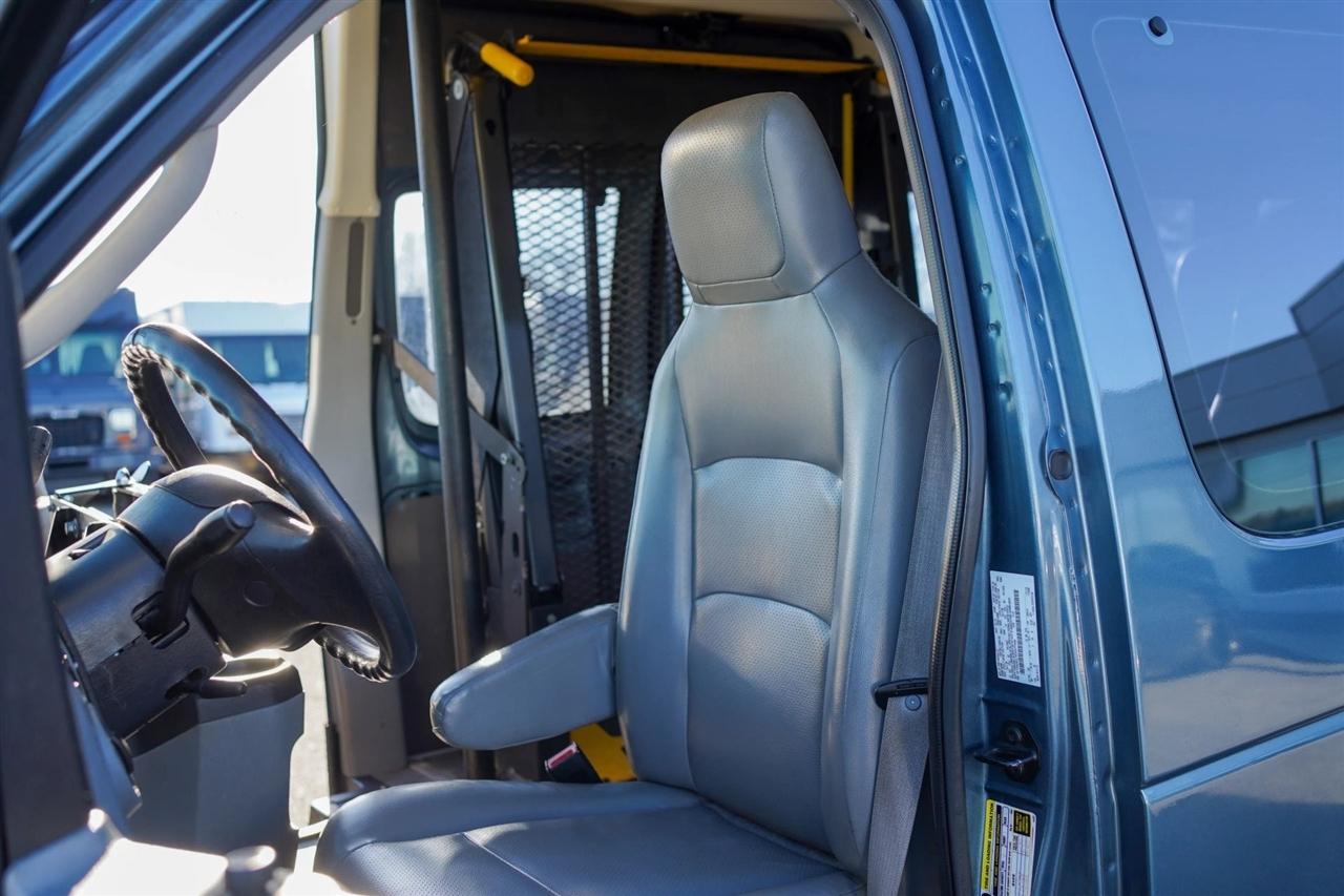 Ford Econoline E-350 Super Duty Extended 2014