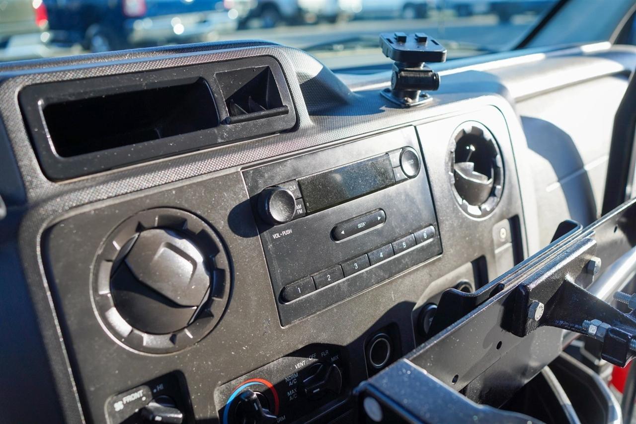 Ford Econoline E-350 Super Duty Extended 2014