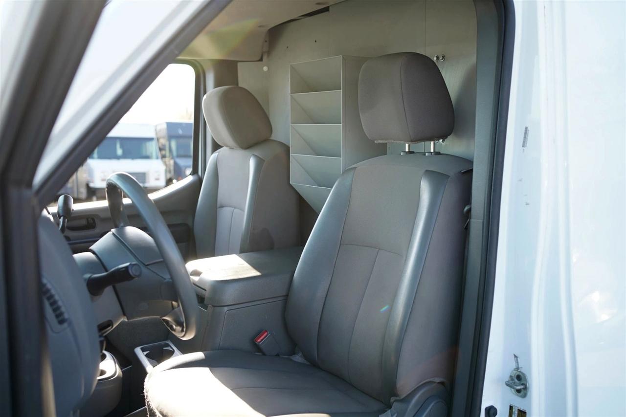 Nissan NV Cargo 2500 HD SV V6 2021