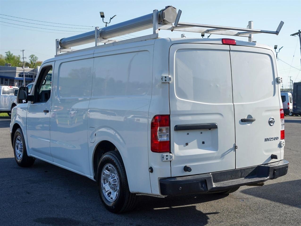 Nissan NV Cargo 2500 HD SV V6 2021