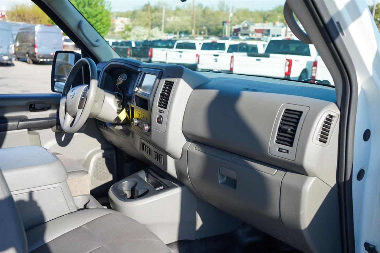 Nissan NV Cargo 2500 HD SV V6 2021