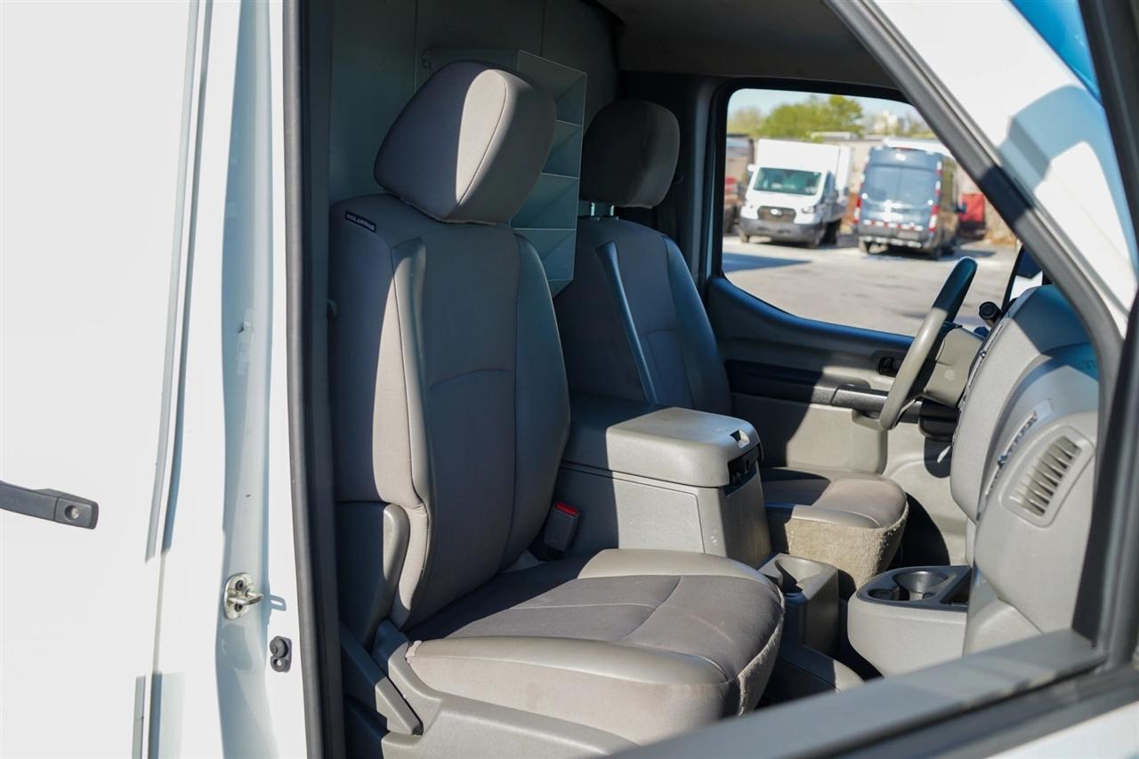 Nissan NV Cargo 2500 HD SV V6 2021