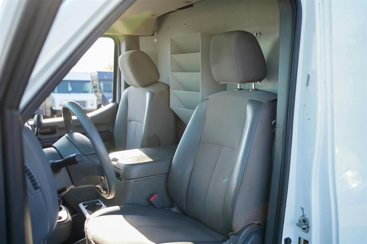 Nissan NV Cargo 2500 HD SV V6 2021