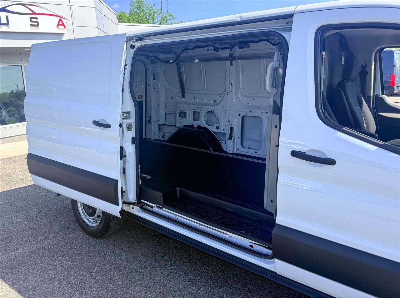 Ford Transit 150 Van Low Roof w/Sliding Pass. 130-in. WB 2023