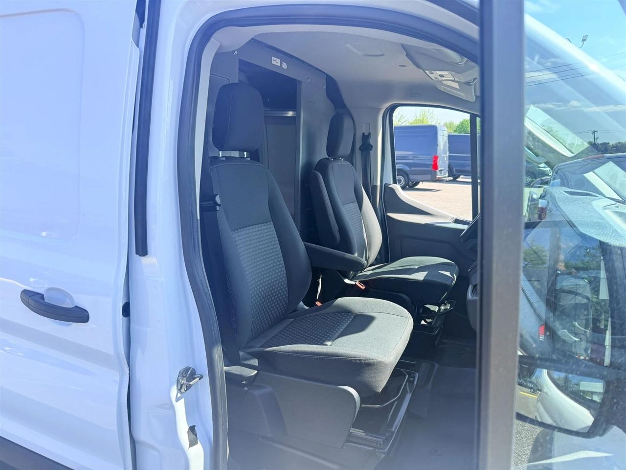 Ford Transit 150 Van Low Roof w/Sliding Pass. 130-in. WB 2023