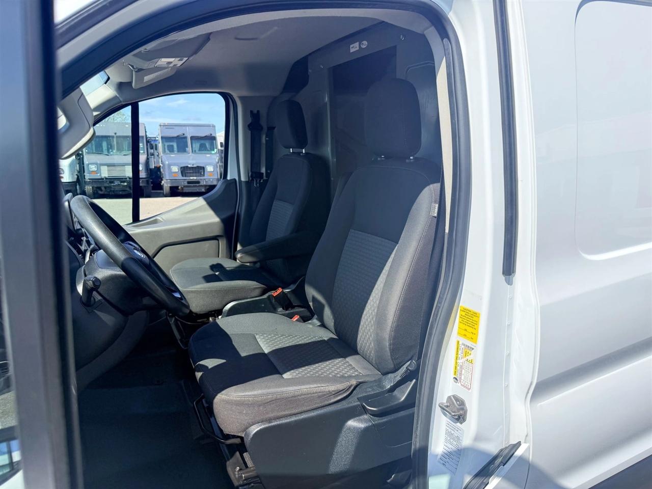 Ford Transit 150 Van Low Roof w/Sliding Pass. 130-in. WB 2023