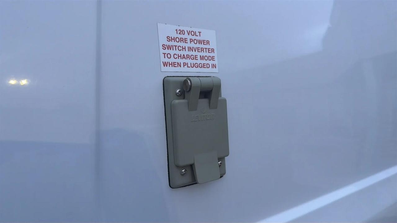 Ford Transit 350 Van Low Roof w/Sliding Pass. 148-in. WB 2017