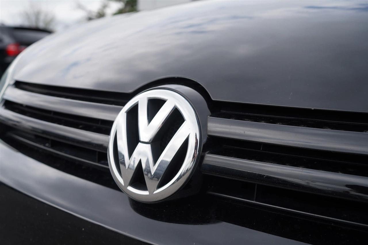 Volkswagen Golf 2.5L Conv & Sunroof 4 Door PZEV 2013