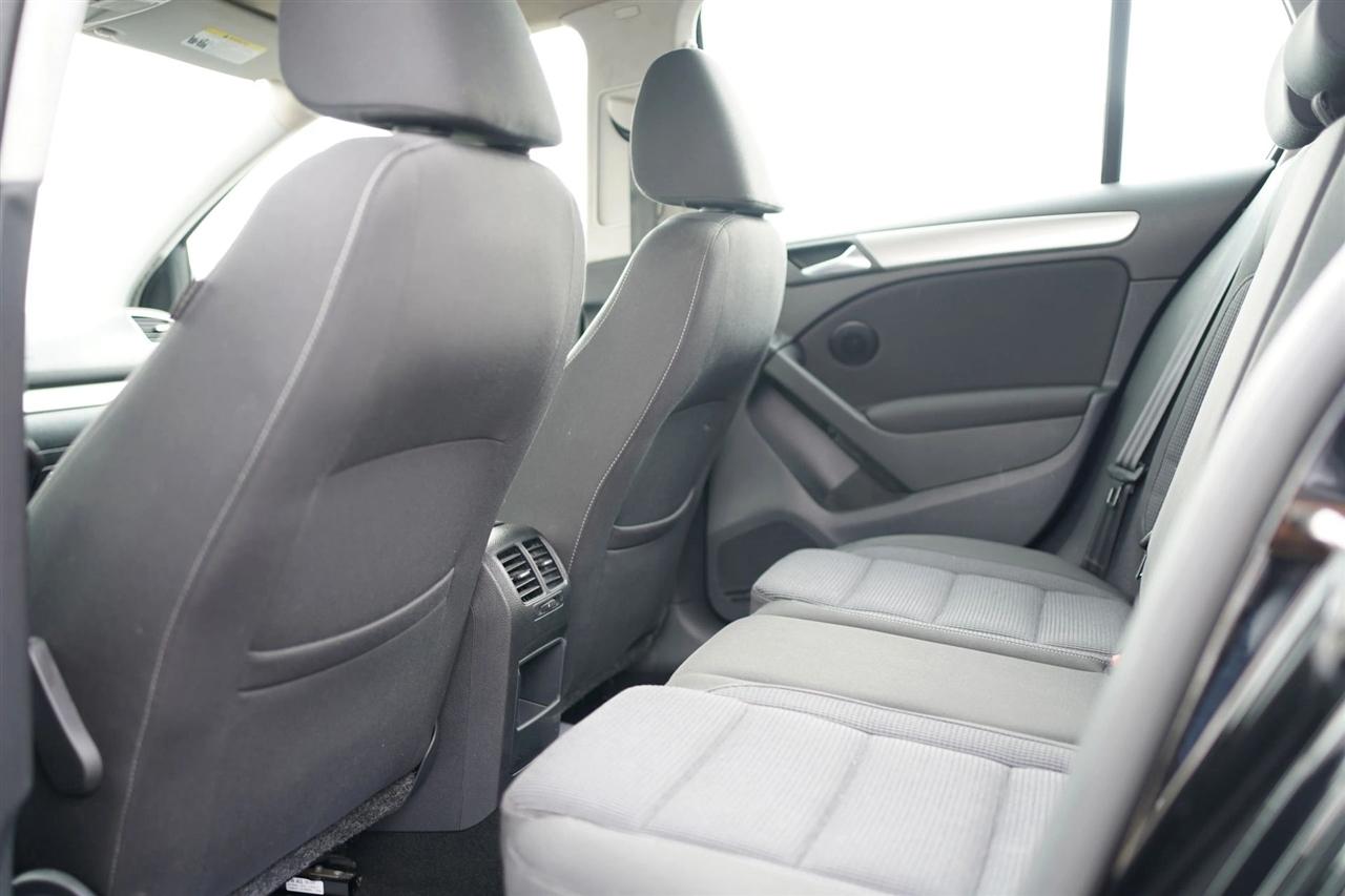 Volkswagen Golf 2.5L Conv & Sunroof 4 Door PZEV 2013