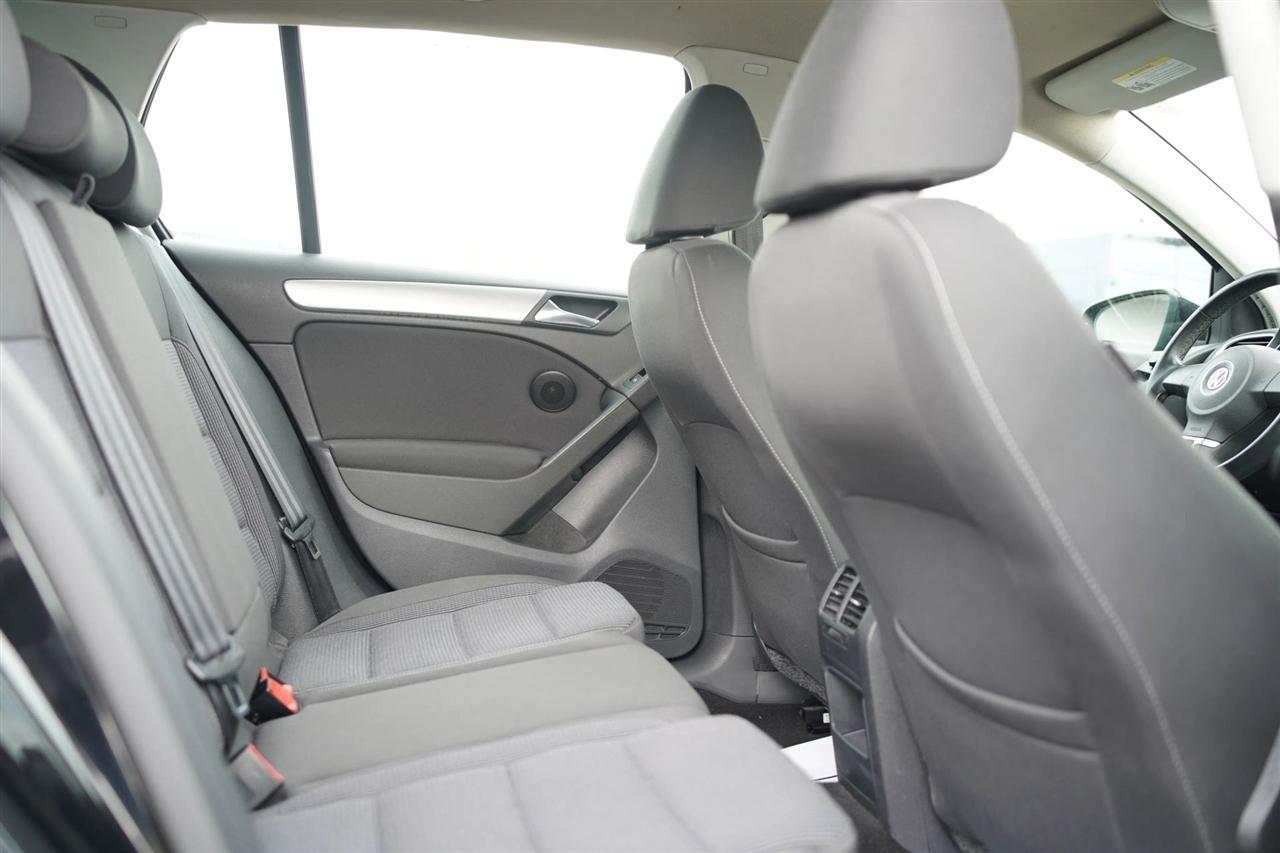 Volkswagen Golf 2.5L Conv & Sunroof 4 Door PZEV 2013