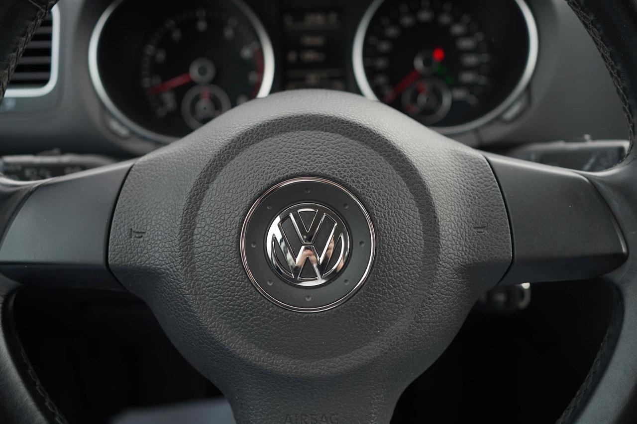 Volkswagen Golf 2.5L Conv & Sunroof 4 Door PZEV 2013