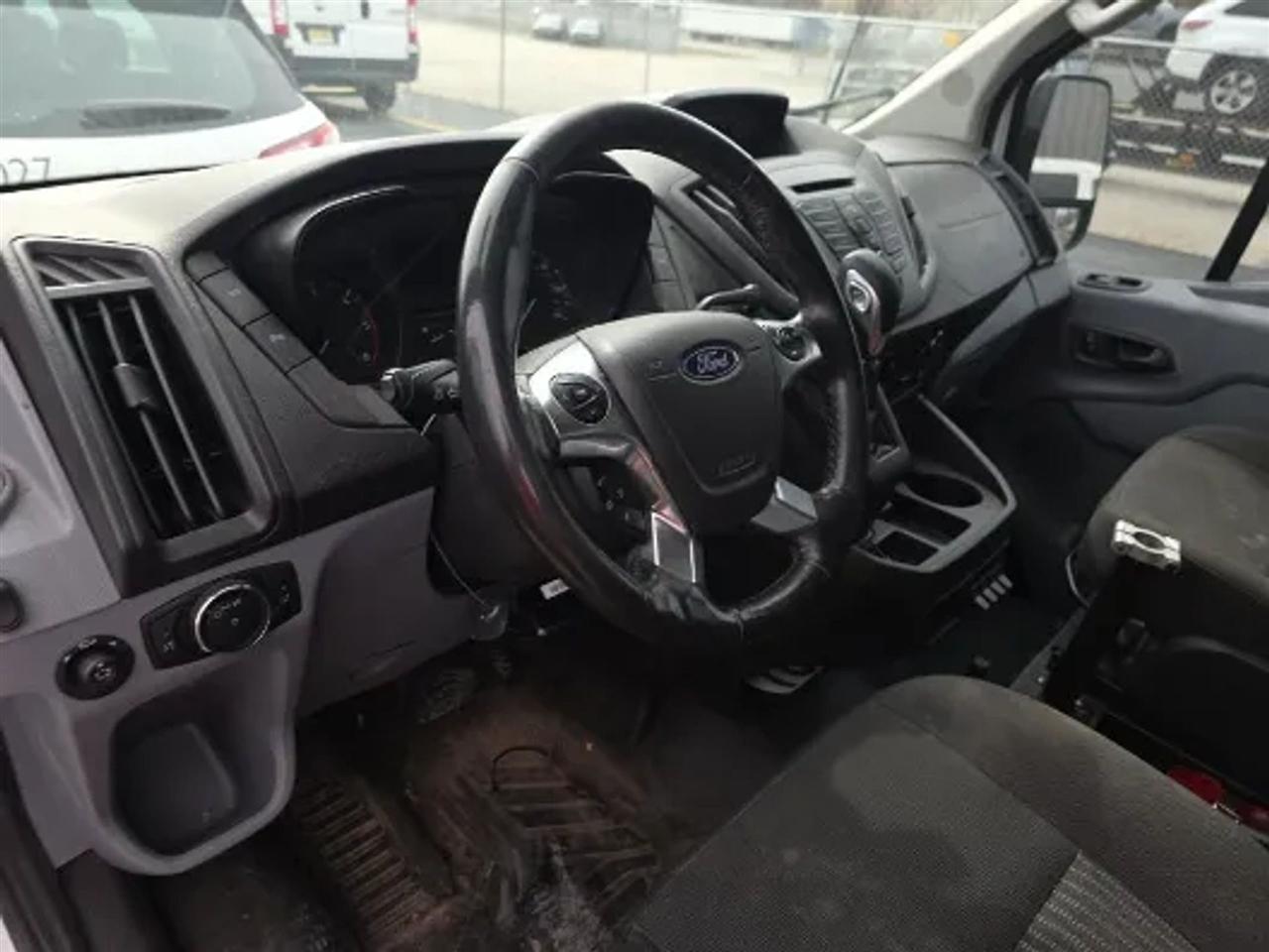 Ford Transit 250 Van Med. Roof w/Sliding Pass. 148-in. WB 2018