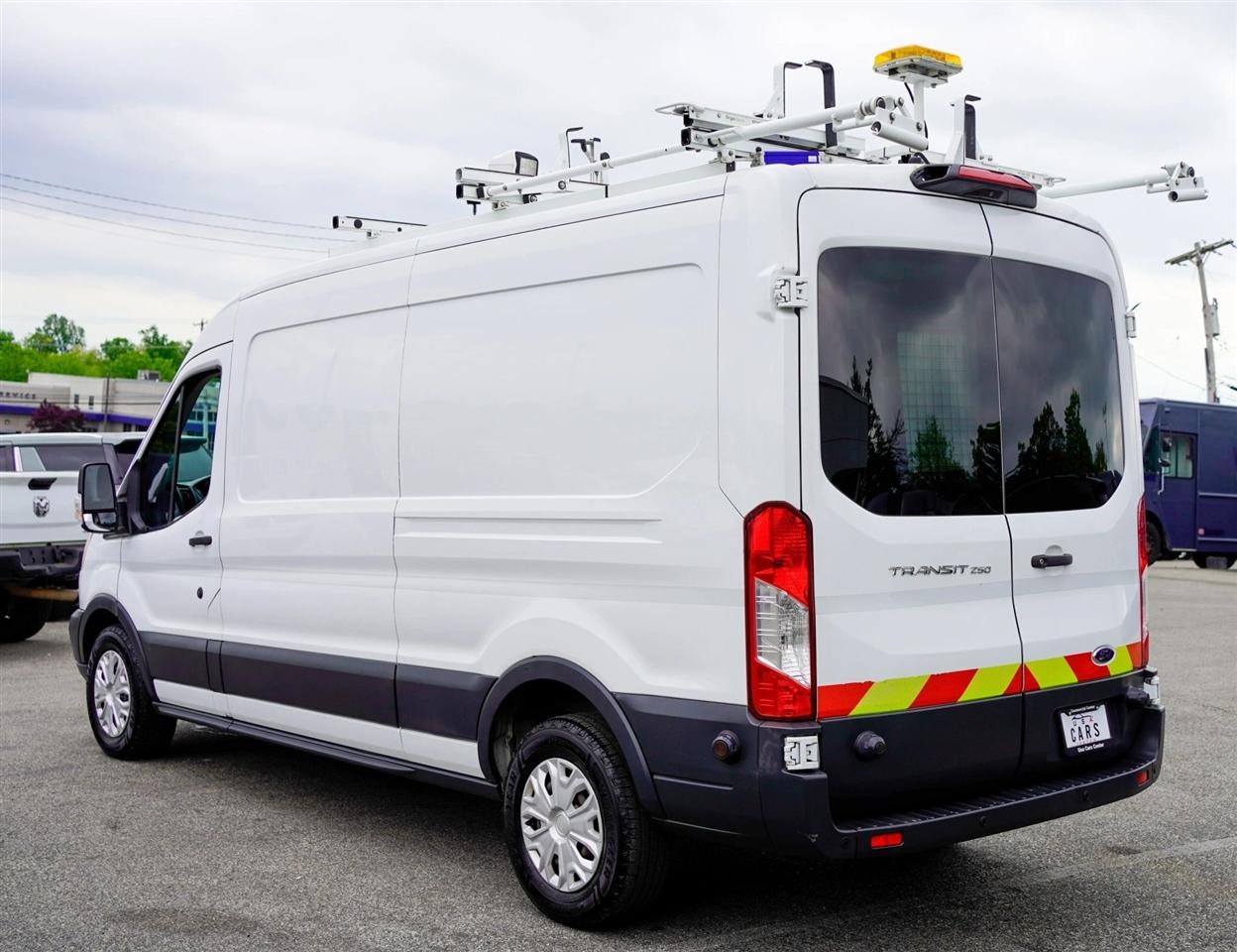 Ford Transit 250 Van Med. Roof w/Sliding Pass. 148-in. WB 2018