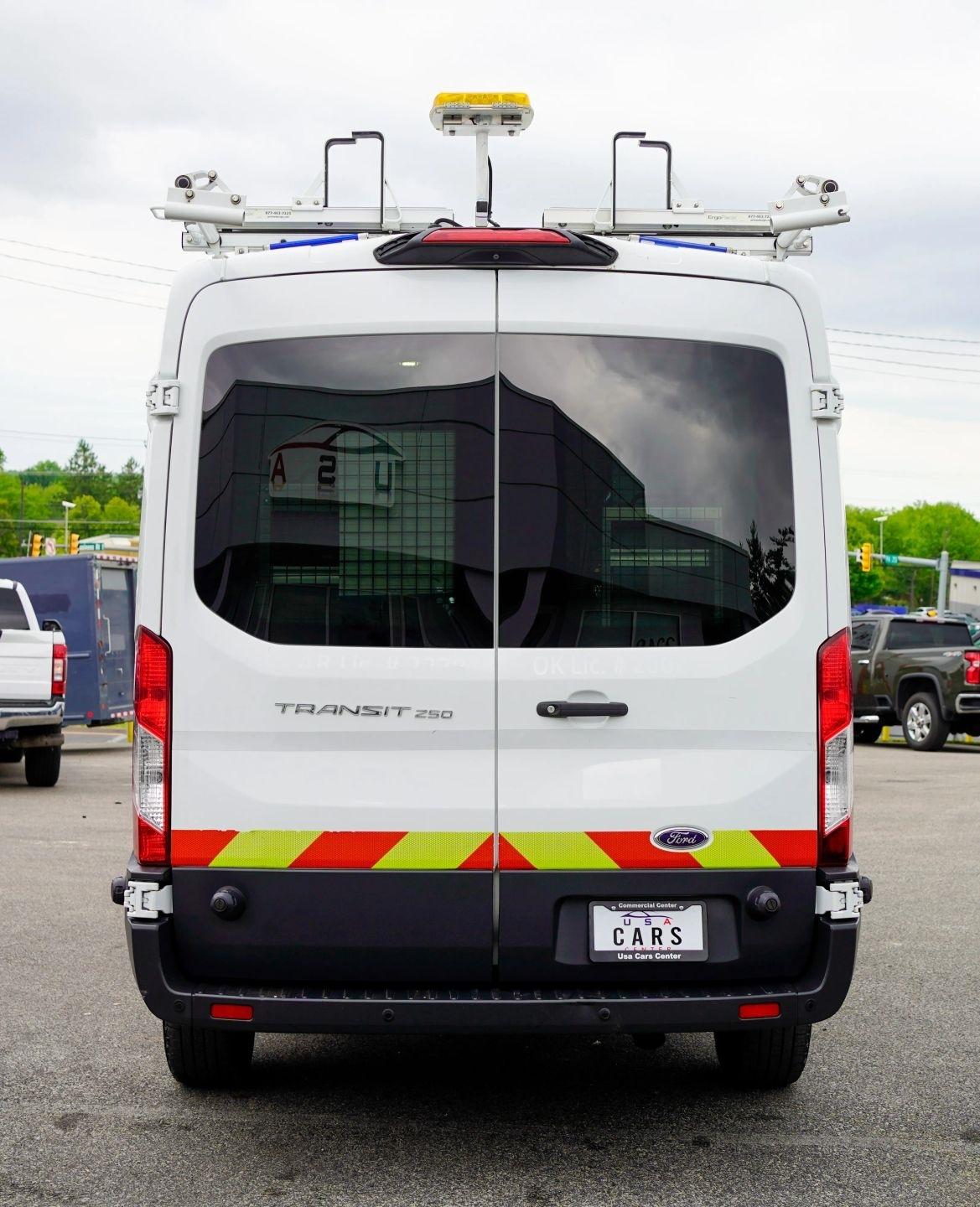 Ford Transit 250 Van Med. Roof w/Sliding Pass. 148-in. WB 2018