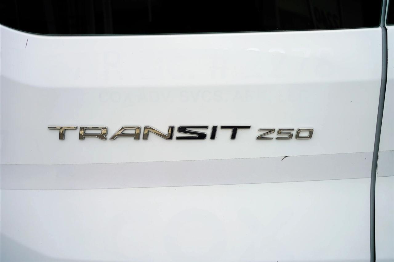 Ford Transit 250 Van Med. Roof w/Sliding Pass. 148-in. WB 2018