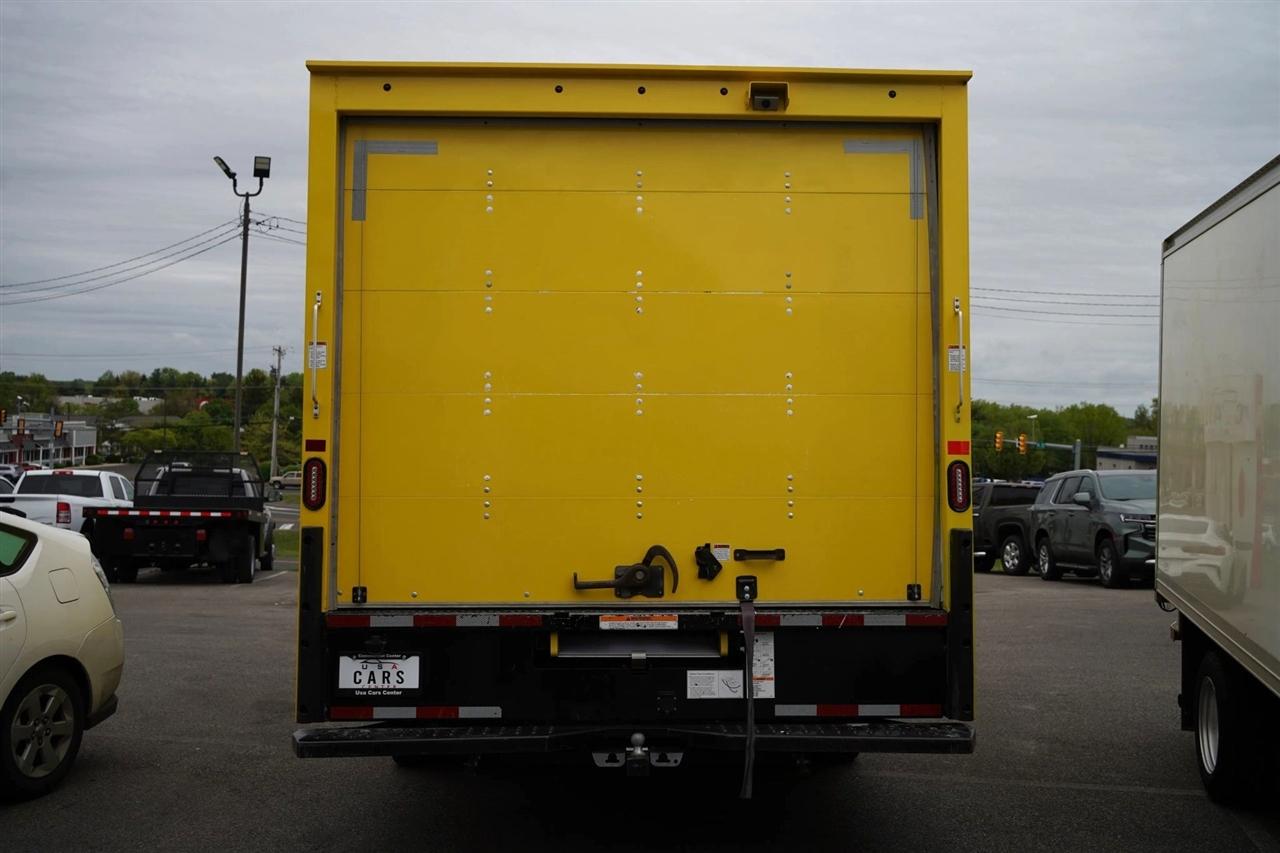 Ford Econoline E-350 Super Duty 2024