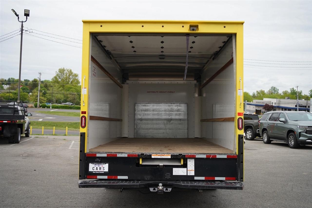 Ford Econoline E-350 Super Duty 2024