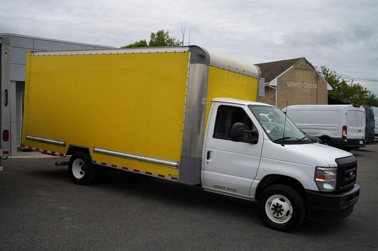 Ford Econoline E-350 Super Duty 2024