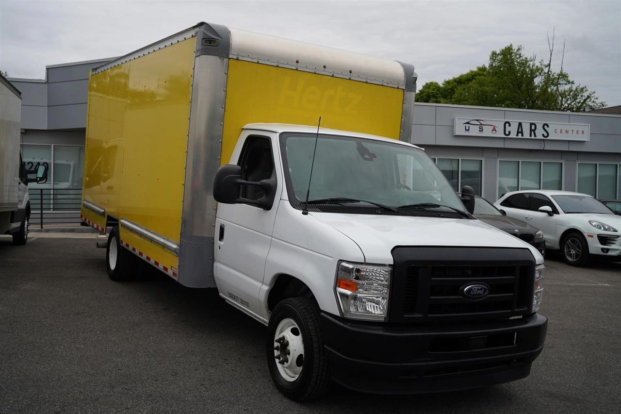 Ford Econoline E-350 Super Duty 2024
