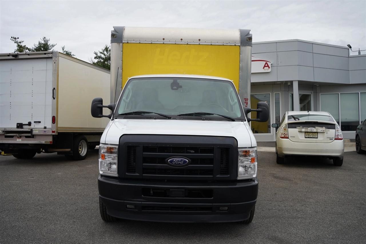 Ford Econoline E-350 Super Duty 2024