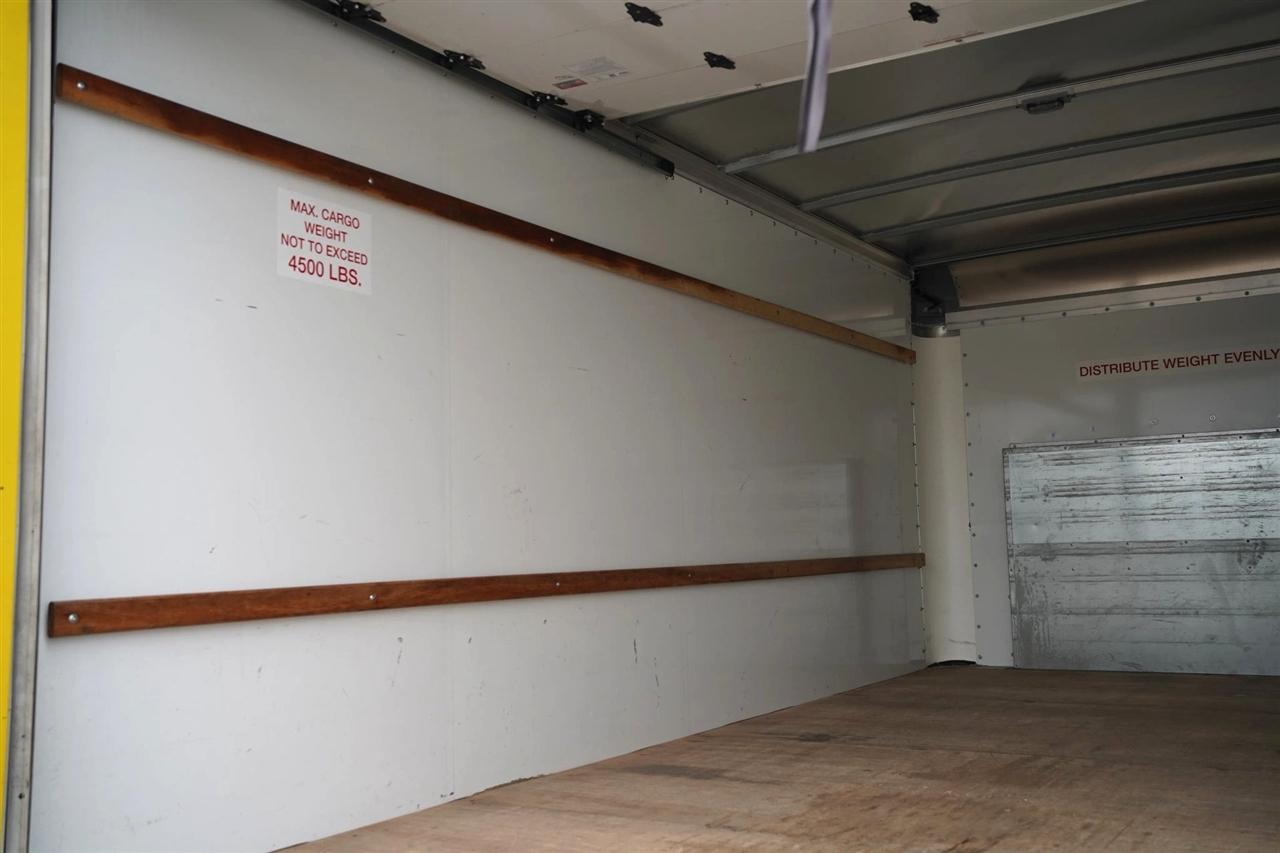 Ford Econoline E-350 Super Duty 2024